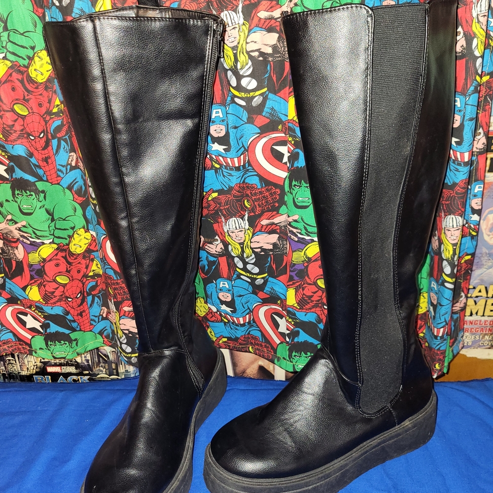 Rogue Helium Black zip up boots Women’s size 8